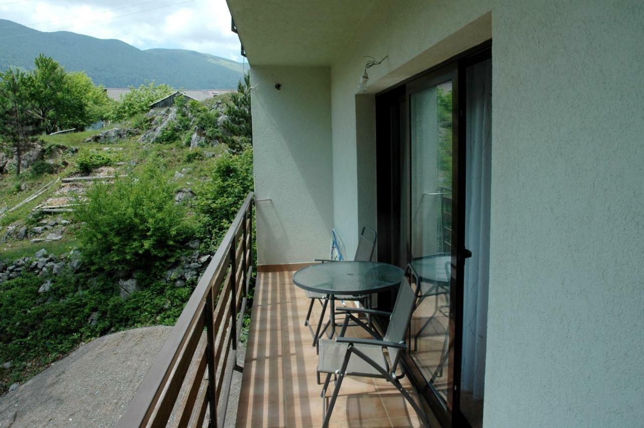M & J Villa คราสโนโปลเย ภายนอก รูปภาพ